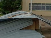 El polideportivo del Instituto Santiago Besso sufrió daños tras el temporal del sábado